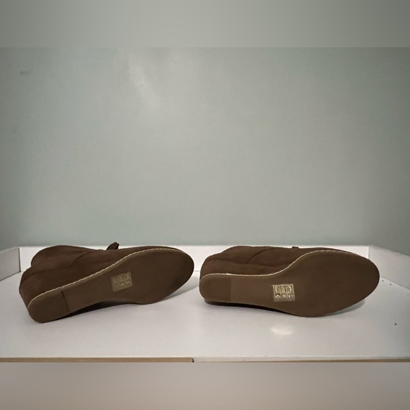 Women’s wedge heeled ankle boots by Dolce Vita Size 7 1/2. NWOT. - Picture 3 of 5